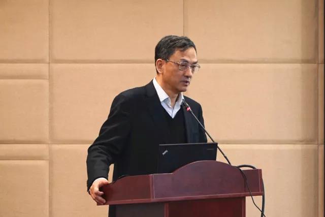 38d5153bdedd156a71e97d2a01a0e19d