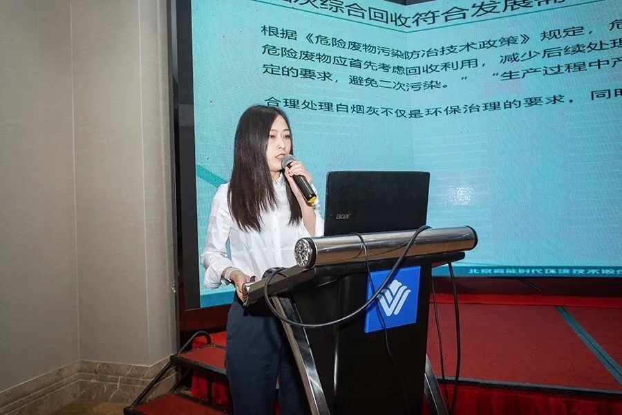 e4b989319bad4f1160702b0cc6910dc0